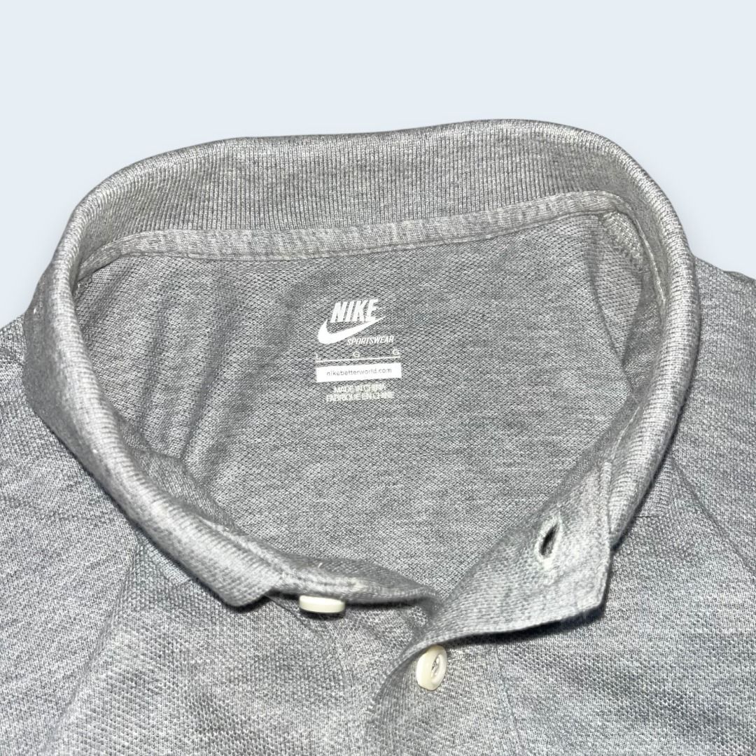 NIKE Y2K POLO SHIRT (Category: Tshirts & Polo Shirts ) located in Quezon. Submitted by ejay.thrift.clothes (Listing ID 1462876061, Image 3). Description: LARGE 21.5 X 30 NO ISSUE COLOR RATE: 9/10 EXCELLENT CONDITION FREHSLY WASHED READY TO WEAR # 231.