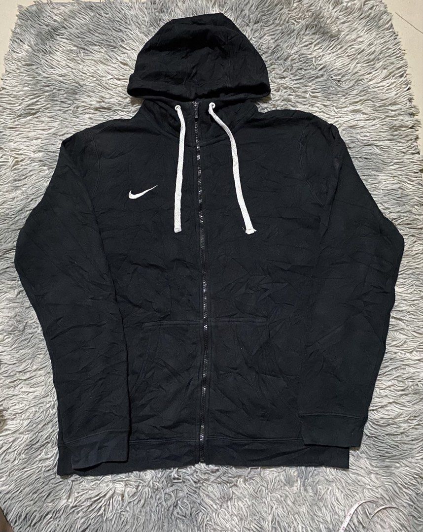 Nike zipper jackets (Category: Coats, Jackets and Outerwear) located in Malaybalay. Submitted by marjurielo67547 (Listing ID 1462752094, Image 1). Description: .