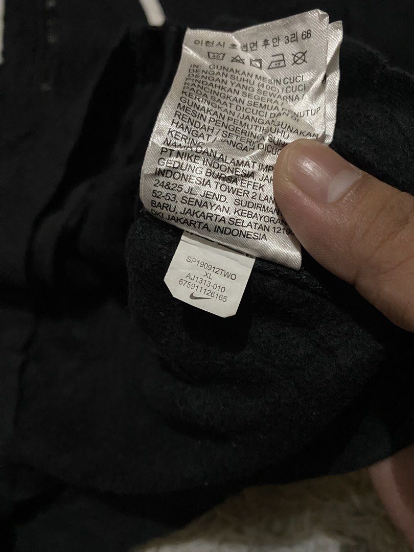 Nike zipper jackets (Category: Coats, Jackets and Outerwear) located in Malaybalay. Submitted by marjurielo67547 (Listing ID 1462752094, Image 3). Description: .