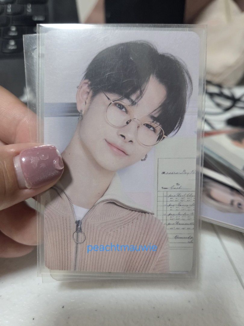 NI-KI ENHYPEN Photocard - Glasses Version (Category: K-Wave Merchandise) located in Manila. Submitted by peachymauwie (Listing ID 1462801089, Image 1). Description: official Ni-ki photocard from the ENHYPEN 2022 Ggu Ggu Package. no issue packing fee P10, free if payo toploader P10 1x only. .