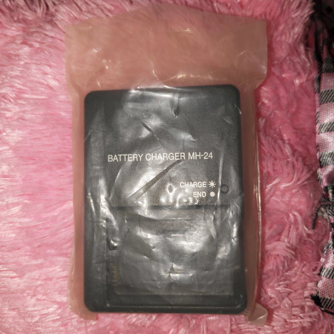 NIKON MH-24 Battery Charger (Category: Batteries & Chargers) located in San Fernando. Submitted by erryneh (Listing ID 1462834829, Image 2). Description: NIKON MH-24 CHARGER (battery for en-el14/14a) Buyer handles the delivery fee.