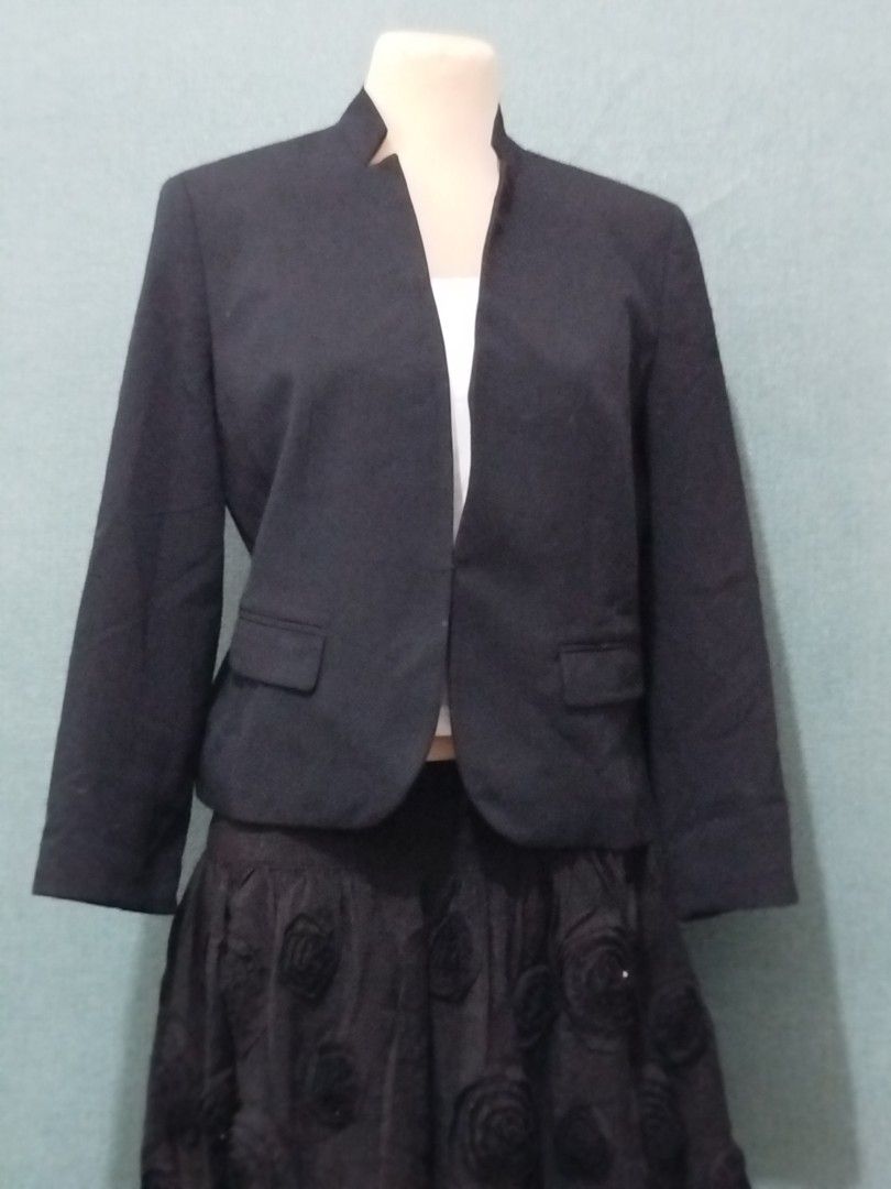 Nine West Black Collarless Blazer (Category: Coats, Jackets and Outerwear) located in Quezon City. Submitted by plus4lessshop (Listing ID 1462719211, Image 2). Description: - Black collarless blazer from Nine West - Features two front pockets - Perfect for pairing with skirts or trousers - Ideal for both work and casual occasions.