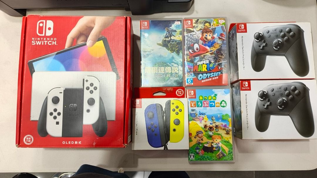 Nintendo switch first gen and 2 remote controller (Category: Other Gadgets) located in Paranaque City. Submitted by urbangiz_amb (Listing ID 1462727301, Image 1). Description: included po lahat isang beses lang po nagamit no issue po reason of selling declattering .