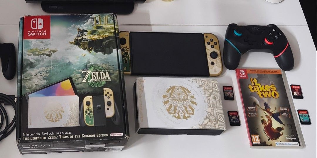 Nintendo Switch OLED Zelda (Category: Nintendo) located in Manila. Submitted by helloolleh23 (Listing ID 1462558808, Image 1). Description: •Complete accessories with box •Tempered glass screen protector installed since day one OTHER INFOS: •Can do meetup or pickup (San Miguel, Manila or Cainta, Rizal) • No to COD • Negotiable • swap sa electric guitar with amp mga mossing.