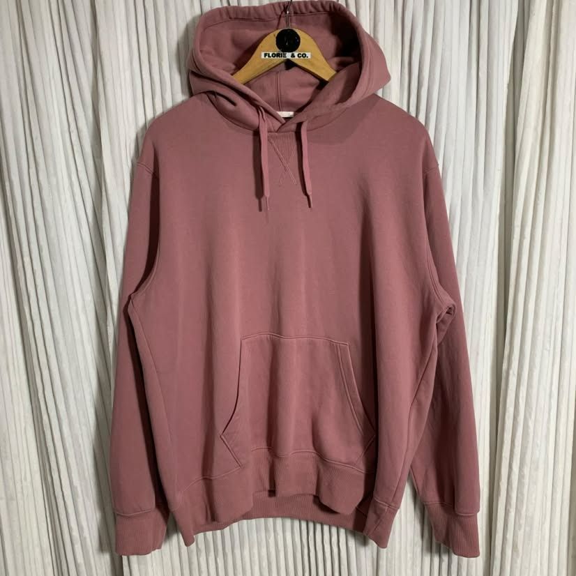 NJ119-GU MEN'S SWEAT PULLOVER HOODIE (Category: Coats, Jackets and Outerwear) located in Bauang. Submitted by wintercollectionfc (Listing ID 1462826896, Image 1). Description: ❗️𝘼𝙡𝙡 𝙙𝙚𝙩𝙖𝙞𝙡𝙨 𝙥𝙤𝙨𝙩𝙚𝙙❗️ ✨𝗚𝗨 𝗠𝗘𝗡'𝗦 𝗦𝗪𝗘𝗔𝗧 𝗣𝗨𝗟𝗟𝗢𝗩𝗘𝗥 𝗛𝗢𝗢𝗗𝗜𝗘✨ ᴄᴏᴅᴇ: ɴᴊ-119 𝐏𝐫𝐢𝐜𝐞: 𝟒𝟒𝟖+ 𝐒𝐅 𝐨𝐧𝐥𝐲 ▪️ XL ▪️ Good as new ▪️ No issues ▪️ W 25" x L 27" ▪️ PINK 📍Location: LA UNION (New updated location) 📩DM for faster transaction