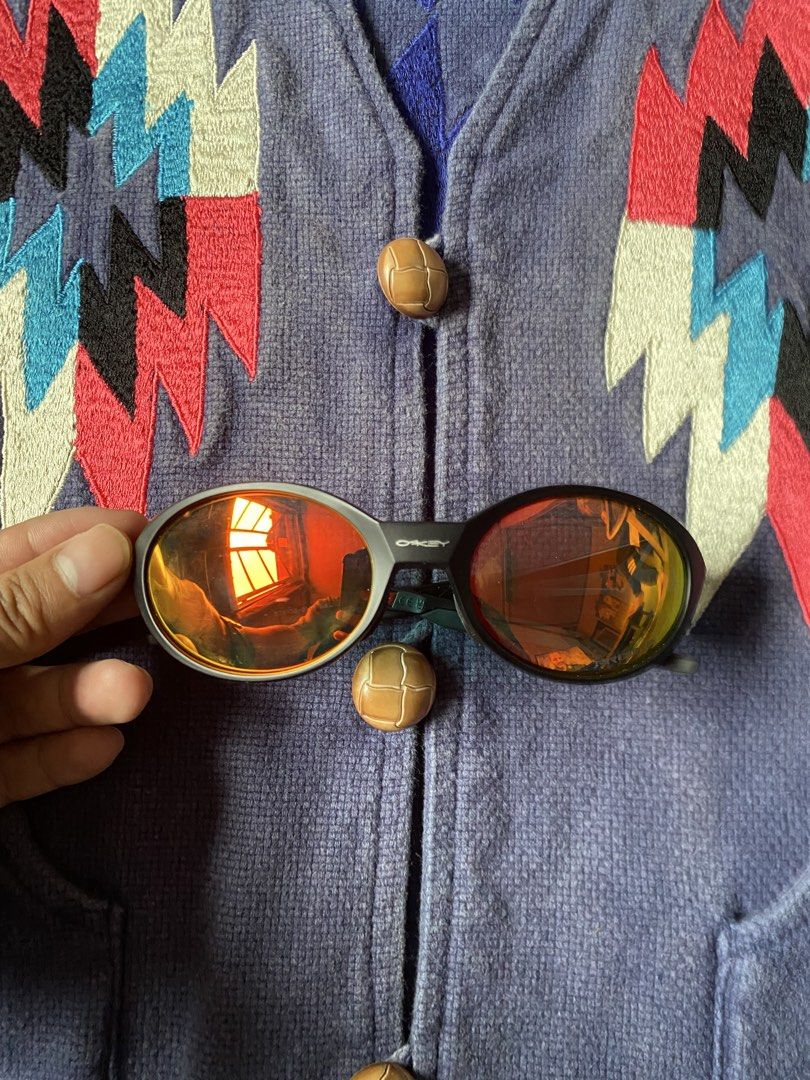 Oakley Eye Jacket (Category: Sunglasses & Eyewear) located in Baguio. Submitted by archival.store (Listing ID 1462706123, Image 2). Description: Thifted in hong kong.