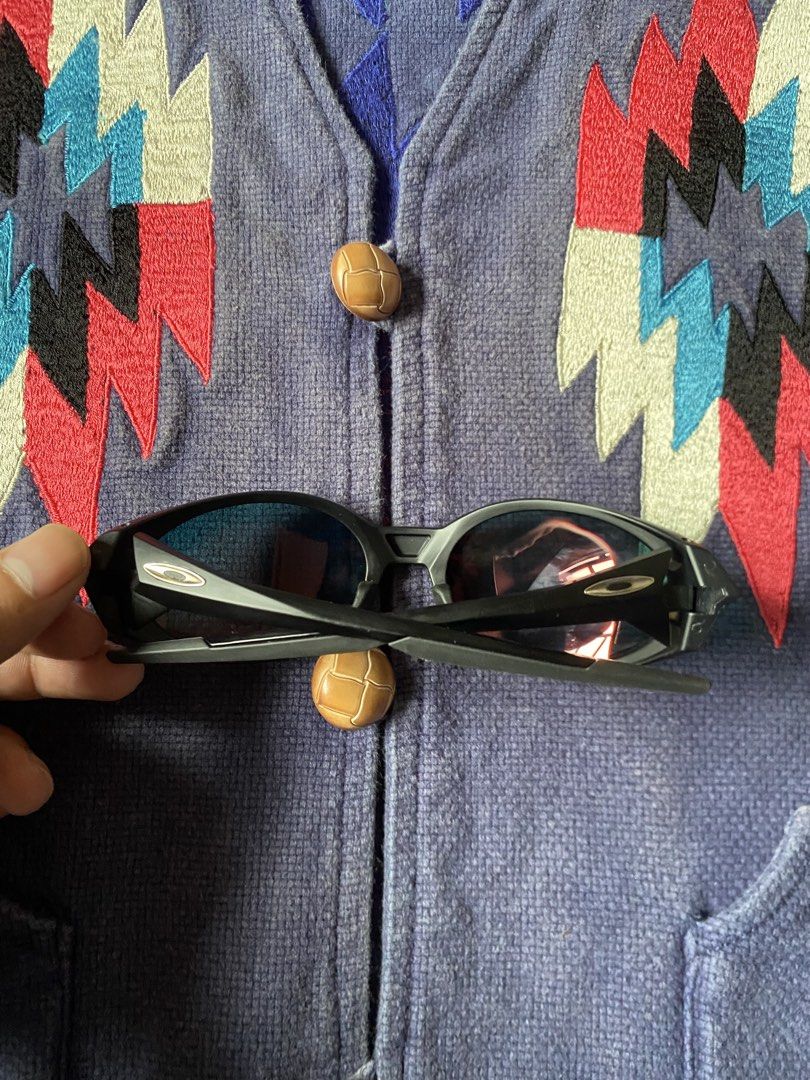 Oakley Eye Jacket (Category: Sunglasses & Eyewear) located in Baguio. Submitted by archival.store (Listing ID 1462706123, Image 3). Description: Thifted in hong kong.