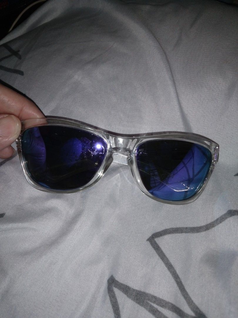 Oakley jupiter wd brown soft case (Category: Sunglasses & Eyewear) located in Quezon City. Submitted by eidorableshop (Listing ID 1462709402, Image 2). Description: vintage .
