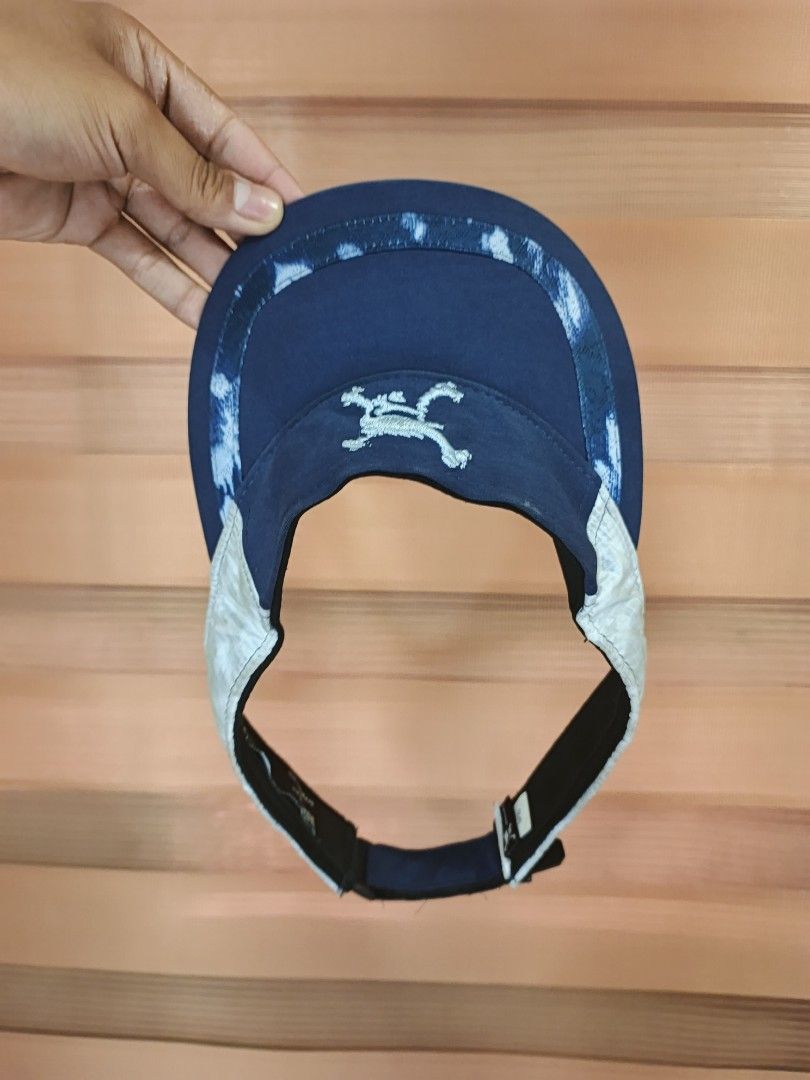 Oakley Skull Graphic Visor 22.0 (Category: Caps & Hats) located in Cabuyao City. Submitted by dthrifts (Listing ID 1462728967, Image 2). Description: OSFM Authentic Performance Fit Excellent Condition.