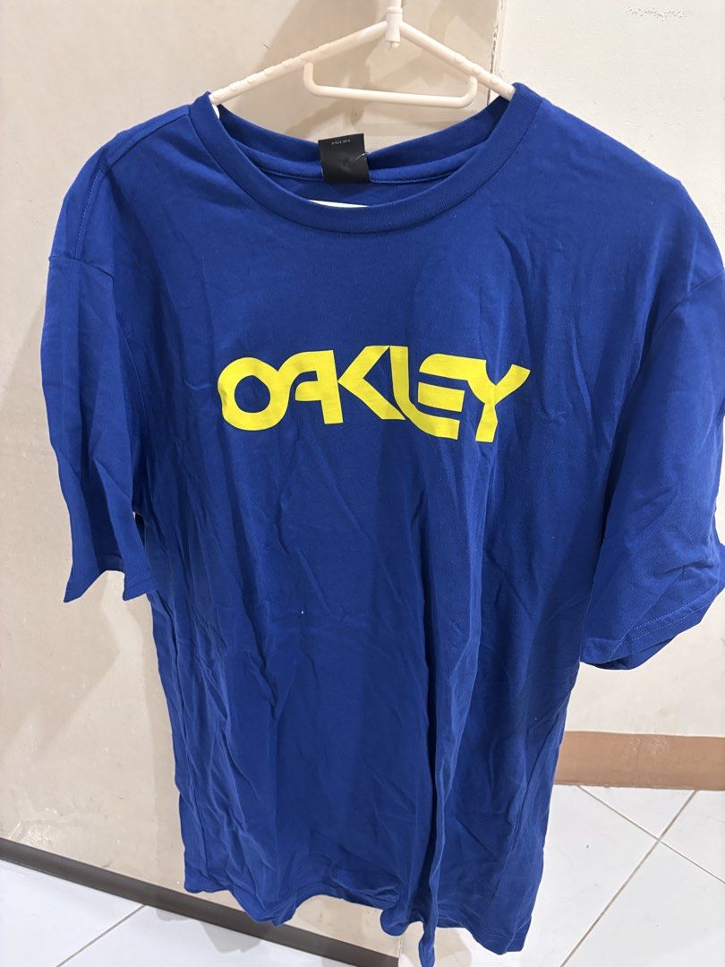Oakley T-shirt - Various Colors Available (Category: Tshirts & Polo Shirts ) located in San Pedro. Submitted by vinsone (Listing ID 1462840962, Image 2). Description: - Comfortable Oakley t-shirts perfect for casual wear. - Made with soft fabric for everyday comfort. - Features the classic Oakley logo design. - Available in three colors: orange, blue, and light blue. -1100 pesos each -Shipping fee not included.