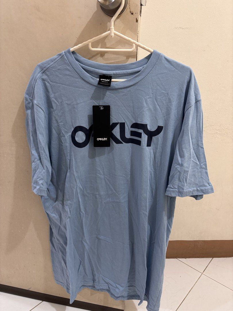Oakley T-shirt - Various Colors Available (Category: Tshirts & Polo Shirts ) located in San Pedro. Submitted by vinsone (Listing ID 1462840962, Image 3). Description: - Comfortable Oakley t-shirts perfect for casual wear. - Made with soft fabric for everyday comfort. - Features the classic Oakley logo design. - Available in three colors: orange, blue, and light blue. -1100 pesos each -Shipping fee not included.