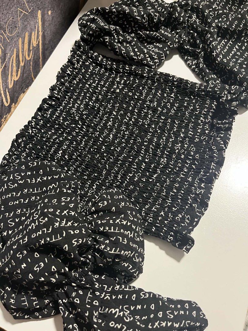 Off shoulder (Category: Others Tops) located in Caloocan City. Submitted by trebdy01 (Listing ID 1462846559, Image 1). Description: Ginamit lng s event Stretchable Can fit xs,small to medium .