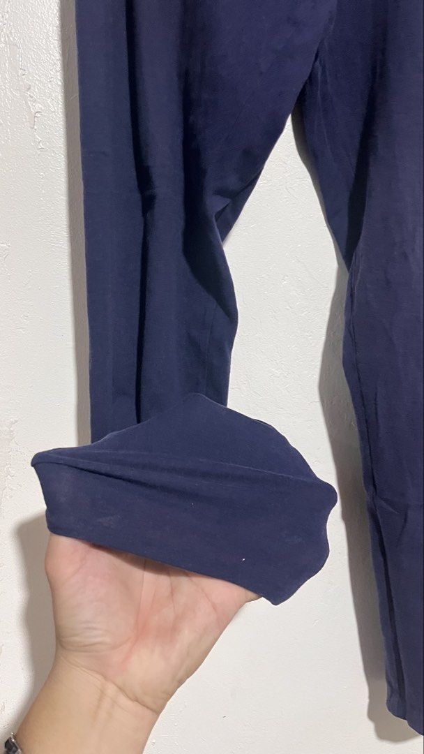 Old Navy Fitted Leggings – Navy Blue (Size L) (Category: Other Bottoms) located in Dinalupihan. Submitted by banditvaultco (Listing ID 1462842003, Image 3). Description: Brand: Old Navy Style: Fitted / Ajusté (Stretch fabric) Color: Deep Navy Blue Size: Large (L/G) Excellent Condition.