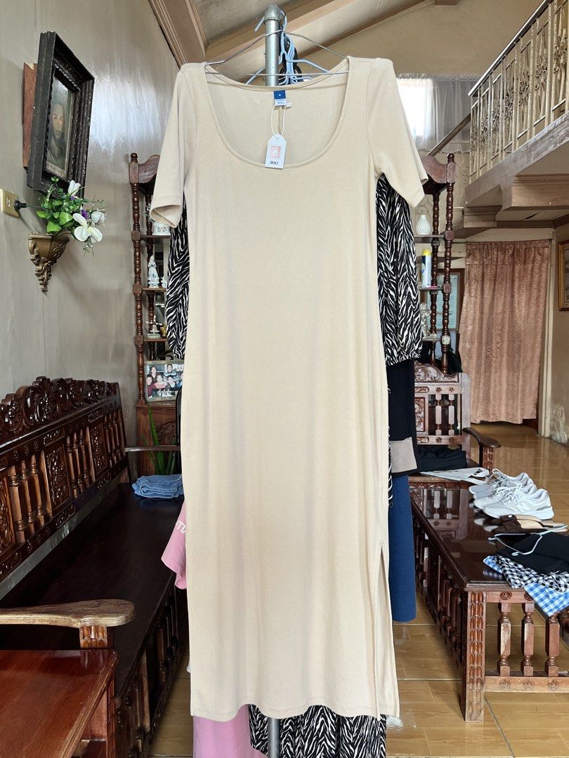 Old Navy Ribbed Midi Dress Beige (Category: Dresses) located in Dinalupihan. Submitted by penaflorcj (Listing ID 1462706245, Image 2). Description: - Ribbed Midi Dress - Beige - Side slits - Comfortable and versatile, perfect for casual wear or dressing up. rfs: decluttering *sale price + discount when you buy more than 2 items.