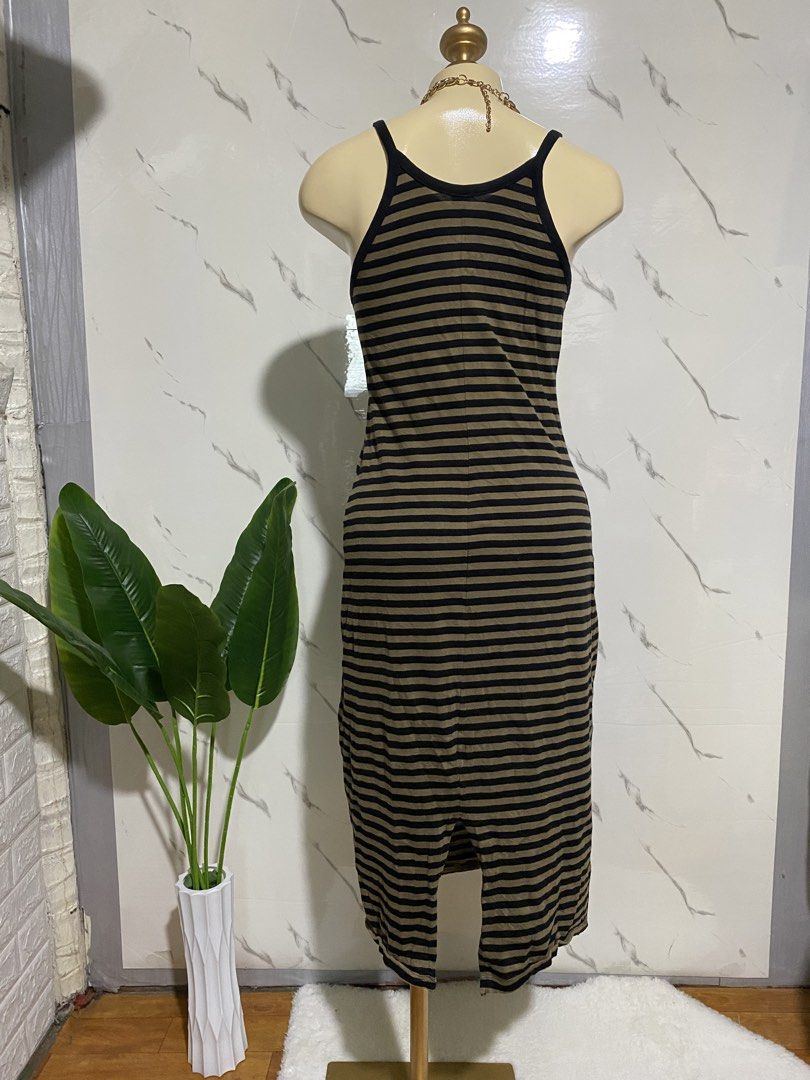 Old navy stripes halter midi dress (Category: Dresses) located in Taguig. Submitted by KL_Outfits (Listing ID 1462740497, Image 3). Description: .