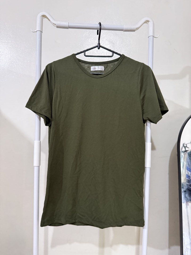 Olive Green Basic T-shirt (Category: Shirts) located in Manila. Submitted by lovedbyan (Listing ID 1462877957, Image 1). Description: -₱100 -M-L - Classic olive green t-shirt - Comfortable crew neck - Short sleeves - Versatile for daily outfits - Ideal for layering.