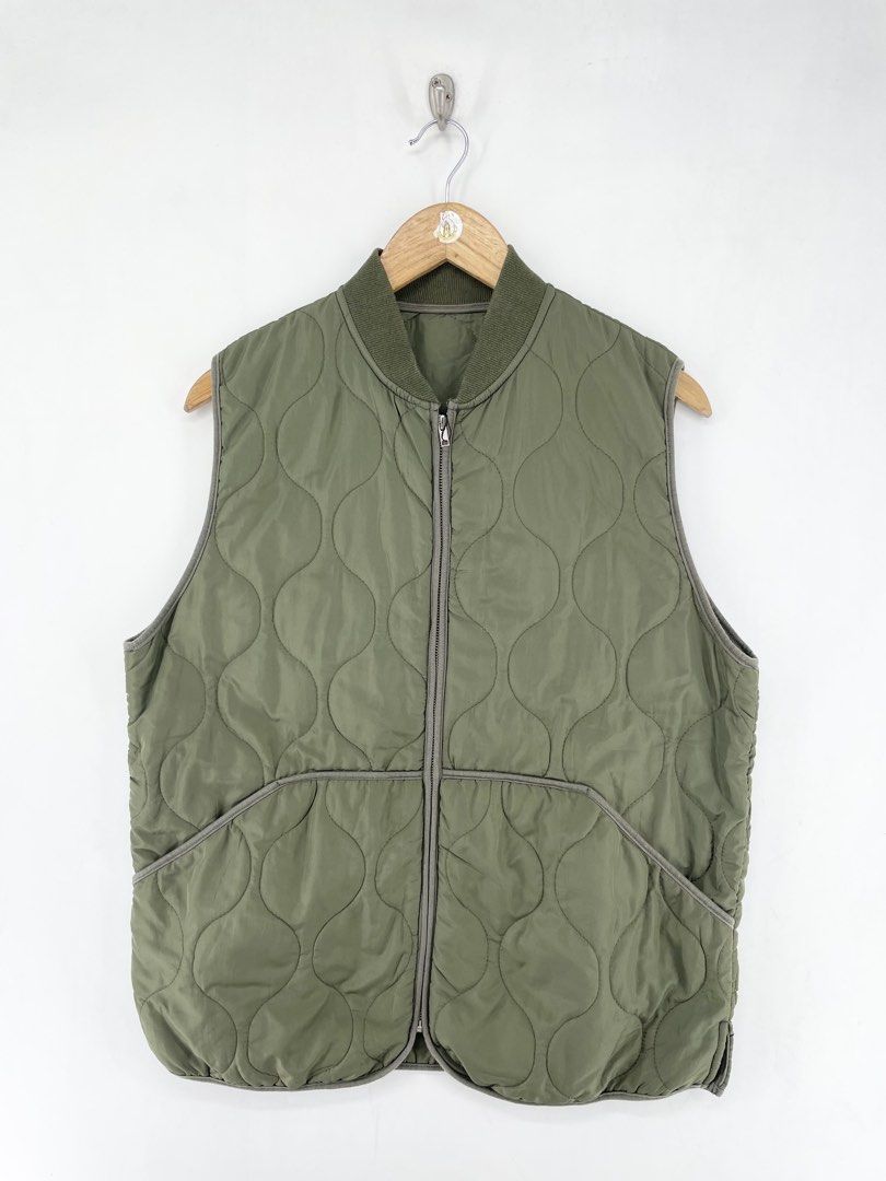 Olive Green Collar Quilted Vest (Category: Vests) located in Mandaluyong City. Submitted by armrhts (Listing ID 1462721615, Image 1). Description: Size: fits medium Dimensions(inches) •Width: 21" •Length: 26" Issue/s: -Swipe detailed Pics .