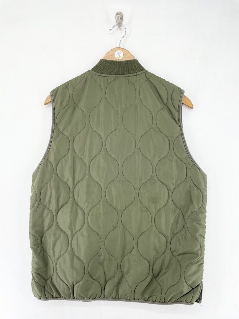 Olive Green Collar Quilted Vest (Category: Vests) located in Mandaluyong City. Submitted by armrhts (Listing ID 1462721615, Image 2). Description: Size: fits medium Dimensions(inches) •Width: 21" •Length: 26" Issue/s: -Swipe detailed Pics .