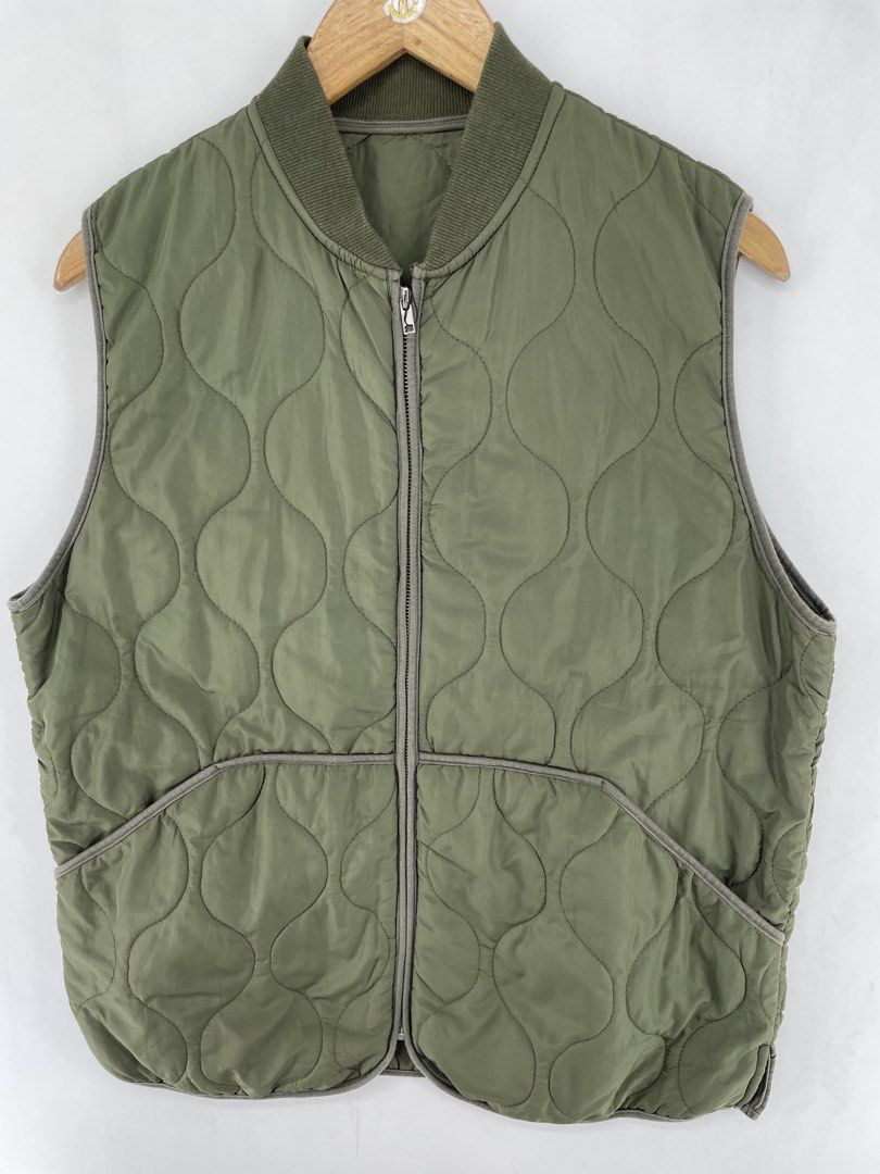 Olive Green Collar Quilted Vest (Category: Vests) located in Mandaluyong City. Submitted by armrhts (Listing ID 1462721615, Image 3). Description: Size: fits medium Dimensions(inches) •Width: 21" •Length: 26" Issue/s: -Swipe detailed Pics .