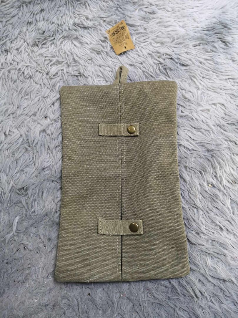 Olive Green Dual Snap Closure Pouch (Category: Purses & Pouches) located in Santa Cruz. Submitted by jmy_surplus.2 (Listing ID 1462792621, Image 1). Description: Size ; L - 12.6 W - 8 Color ; Olive Green Type ; Pouch Brand ; No brand Material ; Nylon Style ; Olive Green Pouch LR 129 JMY 5 Batch #222.