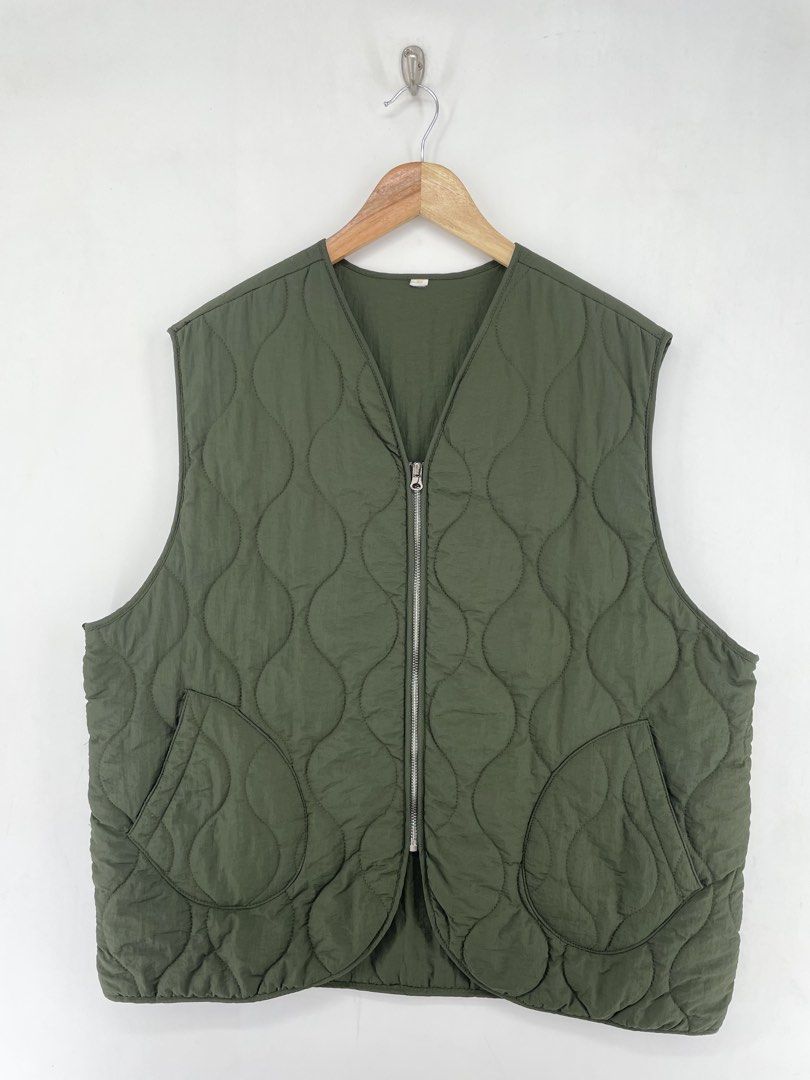 Olive Green Quilted Liner Vest (Category: Vests) located in Mandaluyong City. Submitted by armrhts (Listing ID 1462721093, Image 1). Description: Size: fits XL - XXL Dimensions(inches) •Width: 25" •Length: 27" Issue/s: -Swipe detailed Pics .