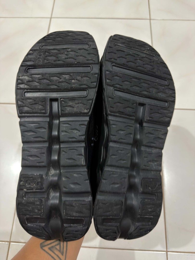 On cloud x Loewe (Category: Sneakers) located in Roxas, Mindoro Oriental. Submitted by rippedbitch (Listing ID 1462875070, Image 3). Description: size 10us mens no issues.