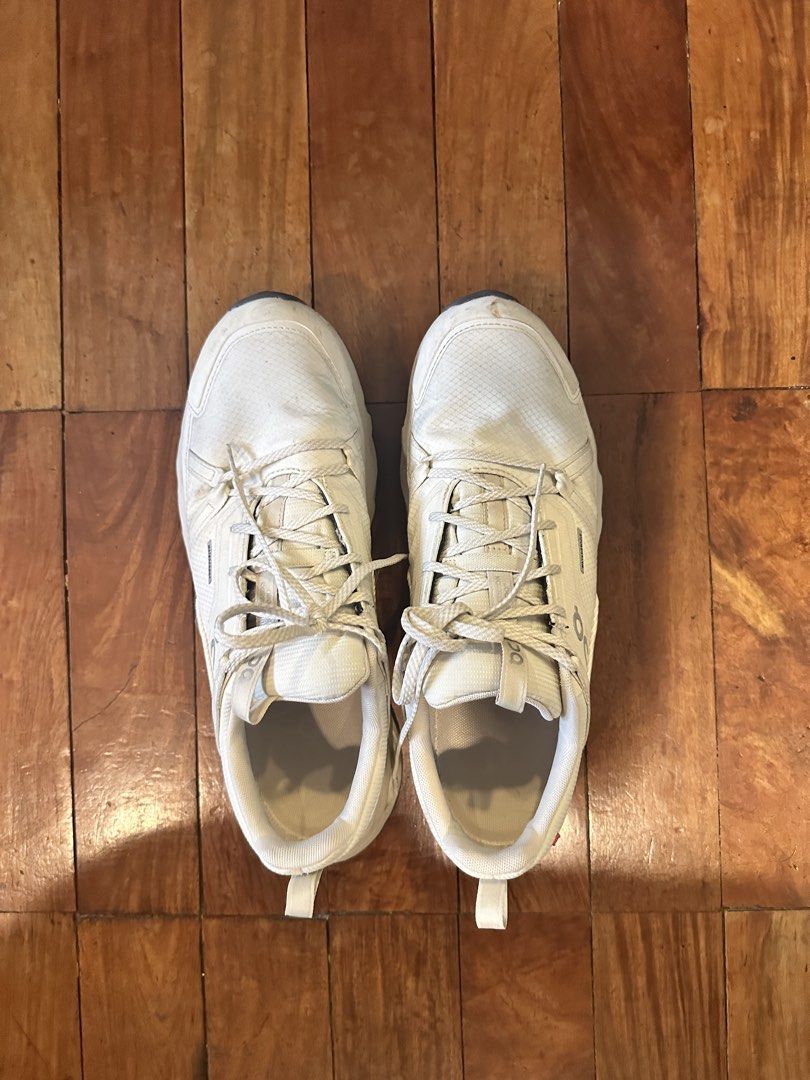 On Cloudhorizon Waterproof (US 10) (Category: Casual Shoes) located in Muntinlupa City. Submitted by alabang__thrift (Listing ID 1462765756, Image 2). Description: Comes with shoe and box.
