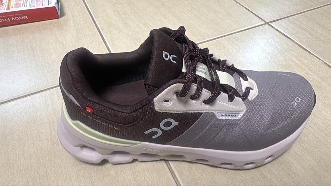 On Running Cloud 5 Waterproof (Category: Sneakers) located in Muntinlupa City. Submitted by yzenol (Listing ID 1462878598, Image 2). Description: Description: Model: On Cloud 5 Waterproof Type: Lifestyle / running shoe for everyday wear, travel, walking and wet-weather use Waterproof membrane: Designed to keep rain and water out Cushioning: CloudTec® in Zero-Gravity foam Lacing: Speed-lacing system Heel-to-toe drop: 7 mm Weight: about 281 g per s