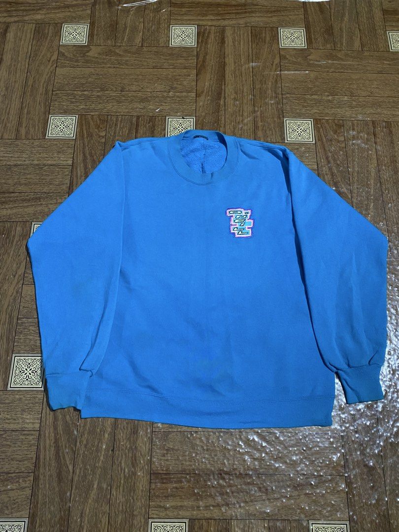 Oneill crewneck (Category: Longsleeves) located in Puerto Princesa. Submitted by zeallion.b850aa (Listing ID 1462833866, Image 2). Description: Cut tag.