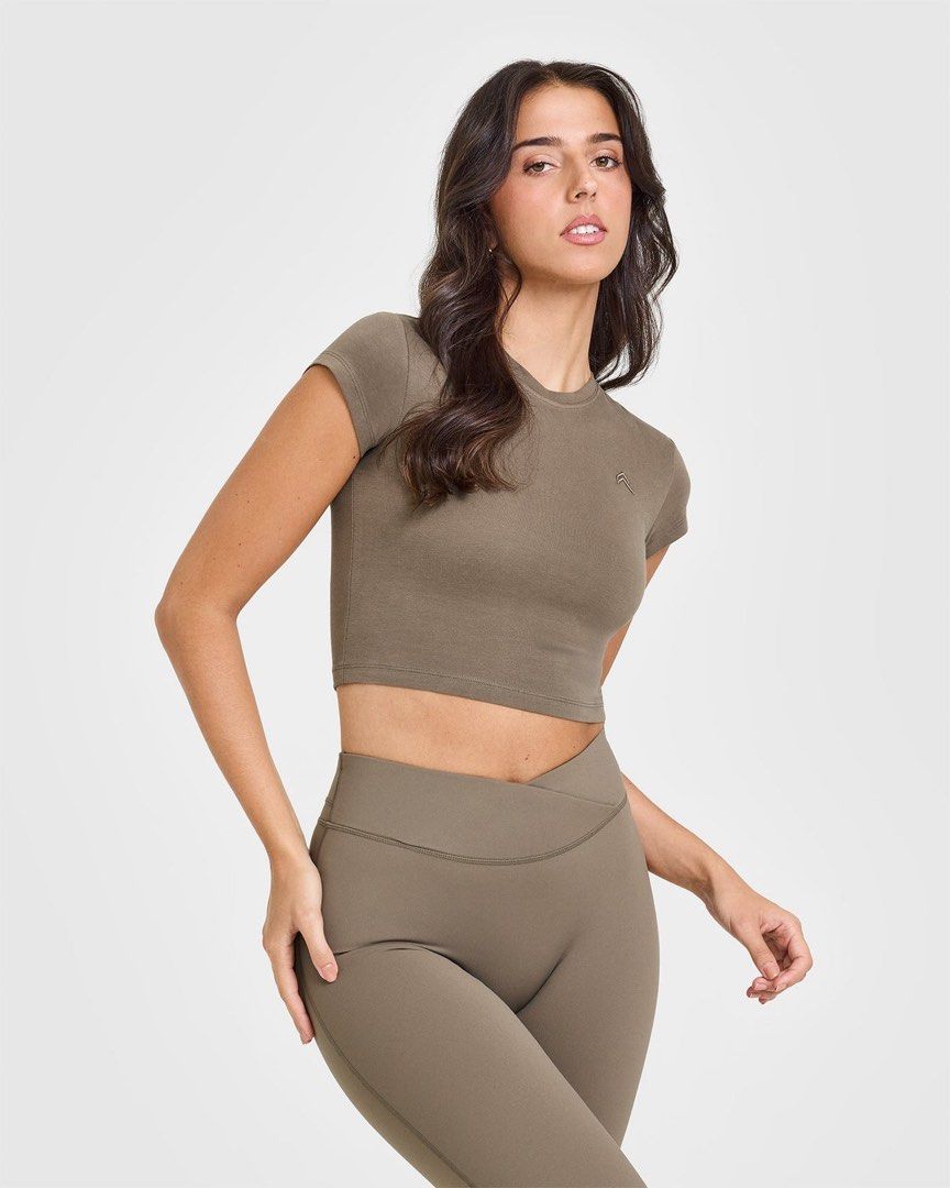 Oner active COTTON ICON BABY T-SHIRT medium (Category: Activewear) located in Iba. Submitted by xooperfindslb (Listing ID 1462867597, Image 1). Description: Oner active COTTON ICON BABY T-SHIRT Moss brown Medium on tag Armpit to armpit width - 14” Can pass as new No issue.