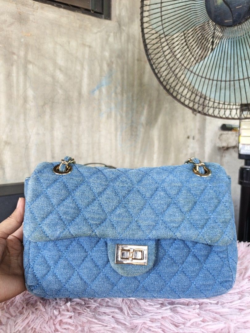 Only denim shoulder bag (Category: Shoulder Bags) located in Manila. Submitted by ukay-ukaybylyn (Listing ID 1462691841, Image 1). Description: need wash pero super ganda nyan in actual.