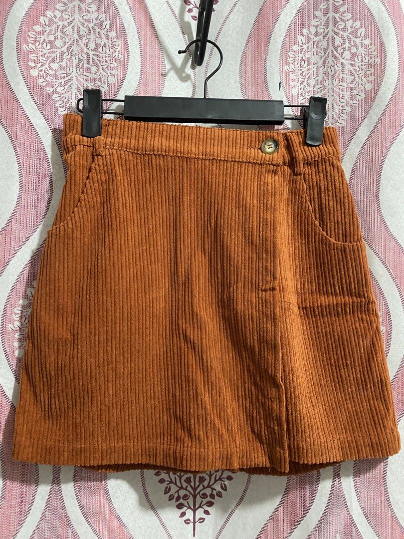 Orange Corduroy Skirt 🧡 (Category: Skirts) located in Tanza. Submitted by vhies_closet24 (Listing ID 1462729042, Image 1). Description: Orange Corduroy Skirt 🧡 • Used only a few times • Good condition • Kept in the closet • Perfect for petite frames • Decluttering.