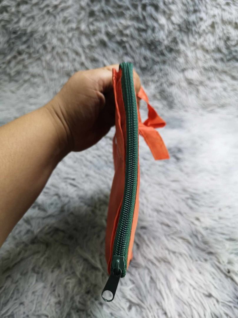 Orange Expandable Snap Button Closure Tote Bag (Category: Tote Bags) located in Santa Cruz. Submitted by jmy_surplus.2 (Listing ID 1462819747, Image 3). Description: Size ; L - 8 W - 9.2 Color ; Orange Type ; Tote bag Brand ; No brand Material ; Nylon Style ; Snap Closure Durable Tote Bag LR 129 JMY 3 Batch #223.