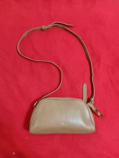 (Category: ) located in . Submitted by fashionluxury058 (Listing ID 1462821319, Image 1). Description: .