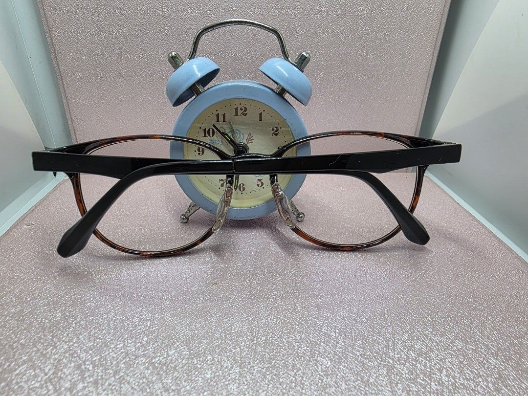 OyoLook BMemory frame (Category: Sunglasses & Eyewear) located in La Trinidad. Submitted by zasha28 (Listing ID 1462851844, Image 3). Description: replaceable lens.