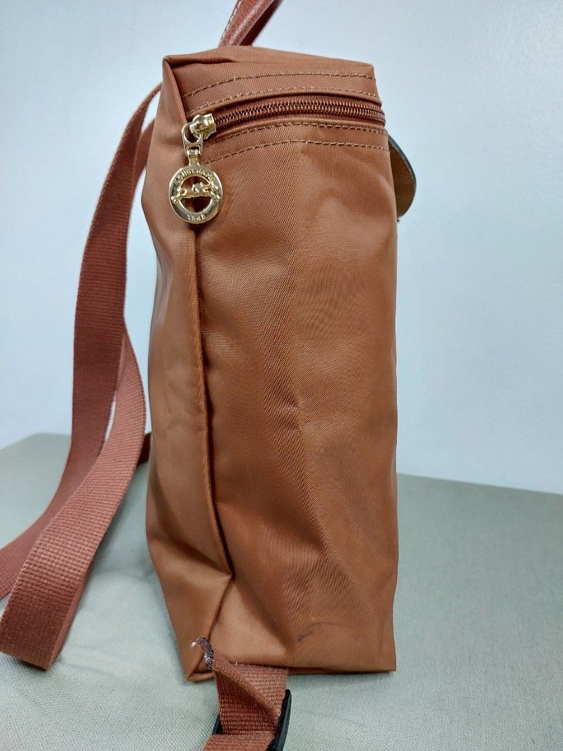 P1,200 only # 2999 - Longchamp Le Pliage M Backpack (Category: Backpacks) located in Cagayan de Oro. Submitted by jocelynt483 (Listing ID 1462728982, Image 3). Description: P1,200 only # 2999 - Longchamp Le Pliage M Backpack.