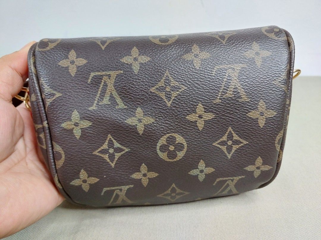 P1,500 only # 3148 - Louis Vuitton Monogram Mini Bumbag (Category: Cross-body Bags) located in Cagayan de Oro. Submitted by jocelynt483 (Listing ID 1462757194, Image 3). Description: P1,500 only # 3148 - Louis Vuitton Monogram Mini Bumbag.