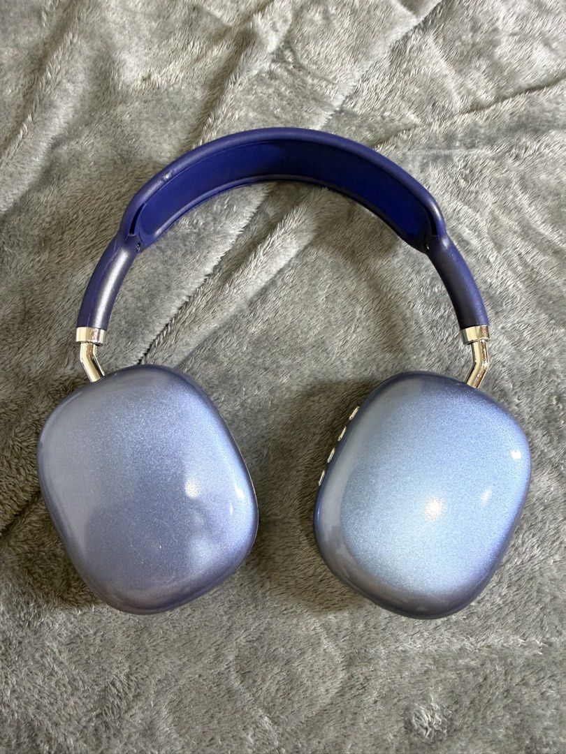P9 Wireless Bluetooth Headphones (Category: Headphones & Headsets) located in Cainta. Submitted by amswardrobe (Listing ID 1462851088, Image 2). Description: - P9 Wireless Headphones -Blue - Supports AAC/SBC advanced audio decoding - Features 50mm -Fi dynamic coil speaker - Delivers professional-grade, clear, high-fidelity sound - Ideal for listening to music on the go -3pcs for 400.