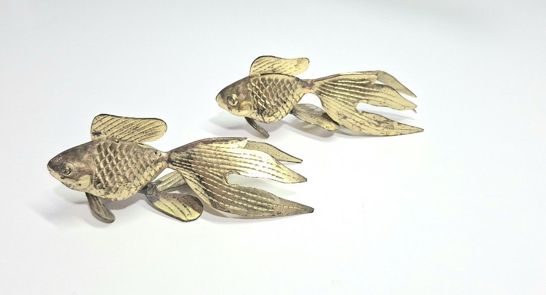 Pair for Fish Sculpture (Category: Other Home Decor) located in Makati City. Submitted by archaic532shop (Listing ID 1462761559, Image 1). Description: ◾️Approximate Dimensions: H-4 cm L- 11 cm IMPORTANT NOTES: • Clients with OFFERS will be prioritized. • Selling in “As Is “condition (no warranty or guarantees) Accept all flaws before and after purchase. No returns. No exchange of items. • All items are pre-owned unless declared New • Conversatio