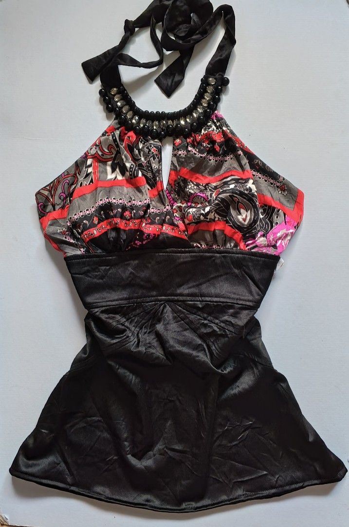 Paisley vntg y2k beaded halter top (Category: Sleeveless) located in Tarlac. Submitted by yohfinds (Listing ID 1462790282, Image 2). Description: HEARING OFFERS! PLS DON'T DM ME WITH HOW MUCH. offers not lower than 200 please refer to medida sizing. bust : 34-36|size : medium on tag | length : 18 (side pit downward)| brand : mymichelle condition : good quality.