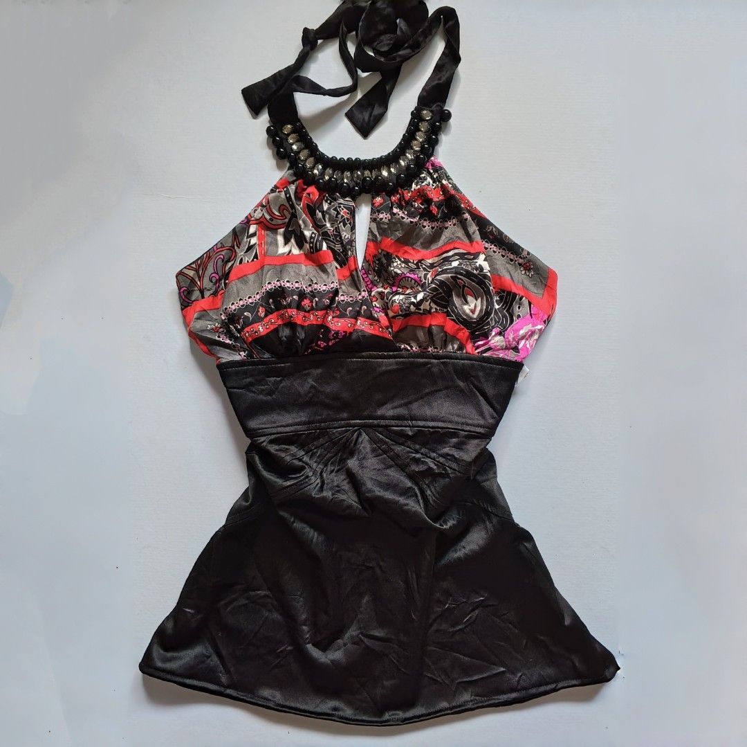 Paisley vntg y2k beaded halter top (Category: Sleeveless) located in Tarlac. Submitted by yohfinds (Listing ID 1462790282, Image 1). Description: HEARING OFFERS! PLS DON'T DM ME WITH HOW MUCH. offers not lower than 200 please refer to medida sizing. bust : 34-36|size : medium on tag | length : 18 (side pit downward)| brand : mymichelle condition : good quality.