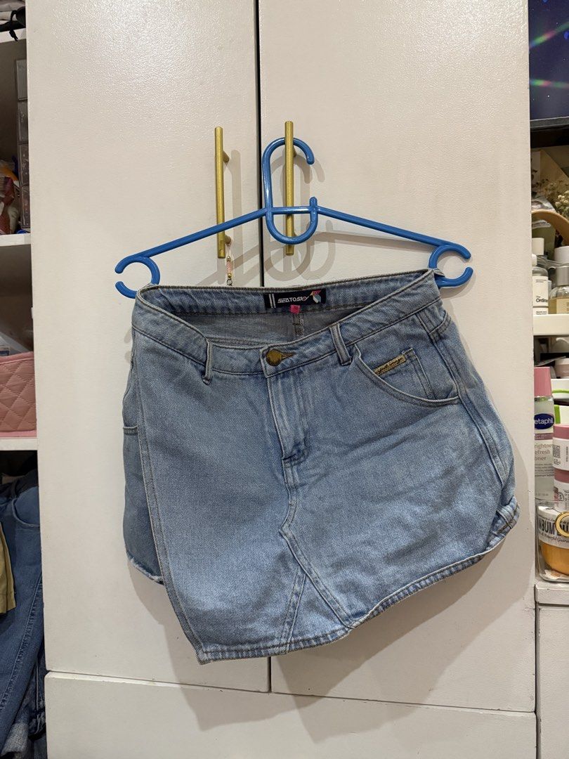 Palda short denim (Category: Skirts) located in Imus. Submitted by mysticstar_f121de (Listing ID 1462831435, Image 1). Description: .