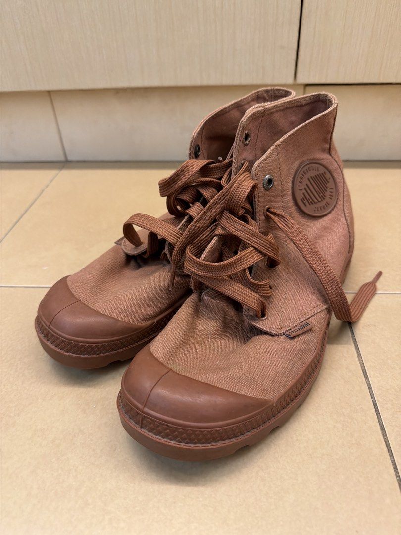 Palladium Boots High Top Canvas Brown (Category: Boots) located in Makati City. Submitted by sellebrity88 (Listing ID 1462712907, Image 1). Description: - Palladium high top boots - Color: Brown - Material: Canvas with rubber toe cap and sole - Closure: Lace-up - Origin: Made in Vietnam - Size: UK 6 / EUR 40 / US Men's 7 / US Women's 8.5 - Ideal for: Everyday wear .
