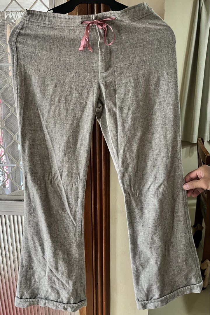 Pants zara (Category: Other Bottoms) located in Bacoor. Submitted by ayit. (Listing ID 1462743480, Image 1). Description: - Brand: Zara - Size: M (EU 38/UK 10/US 26) - Color: Light Gray - Features: Drawstring detail - Condition: Good - Location: Bacoor, Cavite (Meetups available).