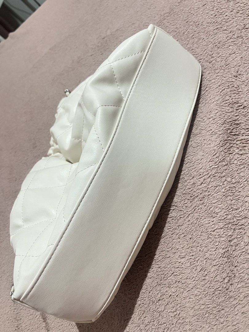 Parisian Quilted Chain Bag (Category: Shoulder Bags) located in Baguio. Submitted by mikachuuu368 (Listing ID 1462826299, Image 3). Description: Parisian Quilted ChainBag • Color: off white • Adjustable chain— can be kili bag or cross body • Lightly used; no issues! Can do LP!! .