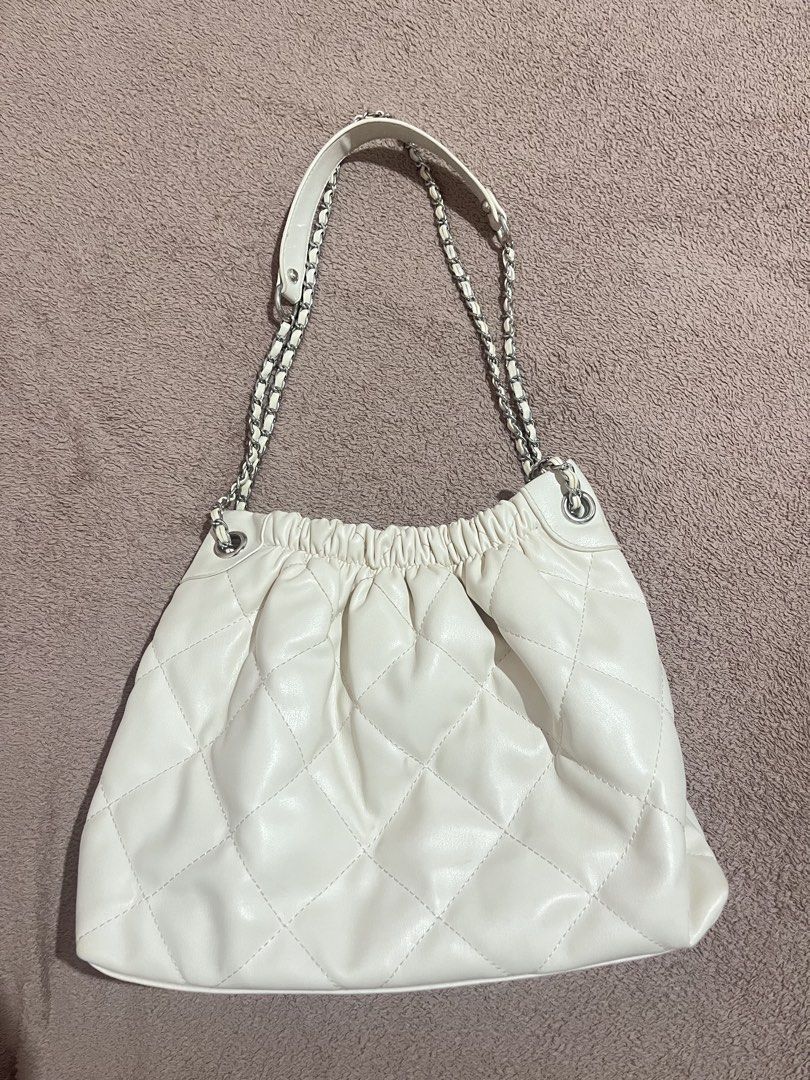 Parisian Quilted Chain Bag (Category: Shoulder Bags) located in Baguio. Submitted by mikachuuu368 (Listing ID 1462826299, Image 1). Description: Parisian Quilted ChainBag • Color: off white • Adjustable chain— can be kili bag or cross body • Lightly used; no issues! Can do LP!! .