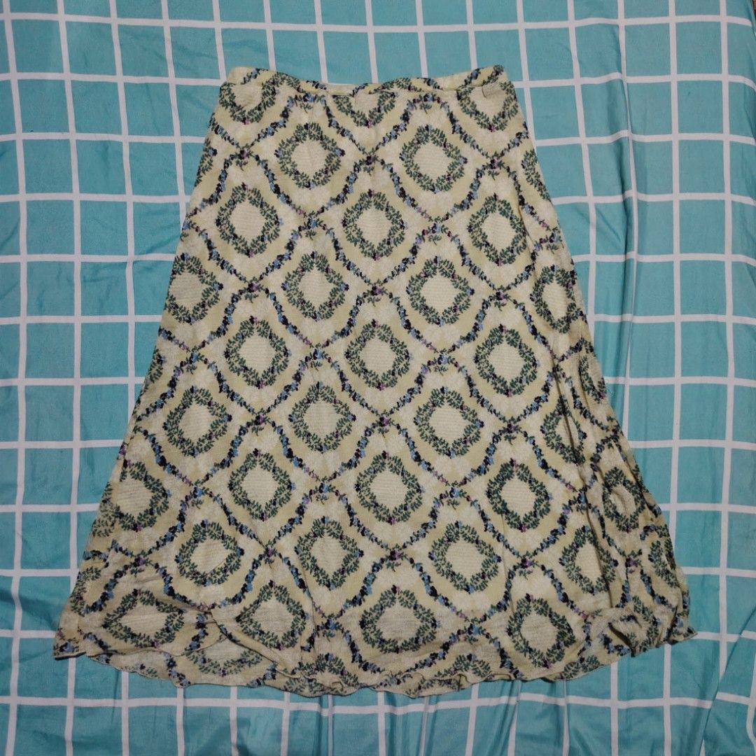 Pastel Yellow A-line Skirt (Category: Skirts) located in Pasig City. Submitted by isntsheelvly (Listing ID 1462825355, Image 1). Description: Waist: 26-28 Length: 70cm - With inner Please manage your expectations as this item is pre-loved :).