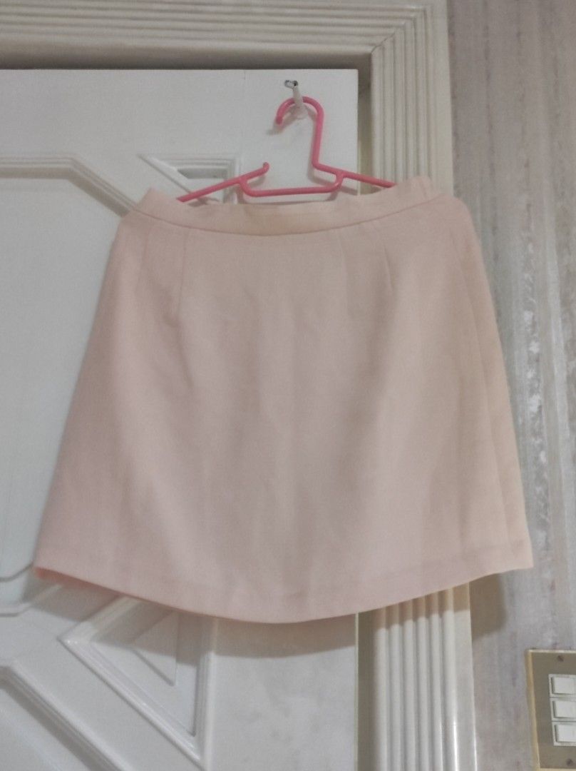Peach pink knee length skirt (Category: Skirts) located in Bocaue. Submitted by jessdcluters (Listing ID 1462802171, Image 1). Description: .
