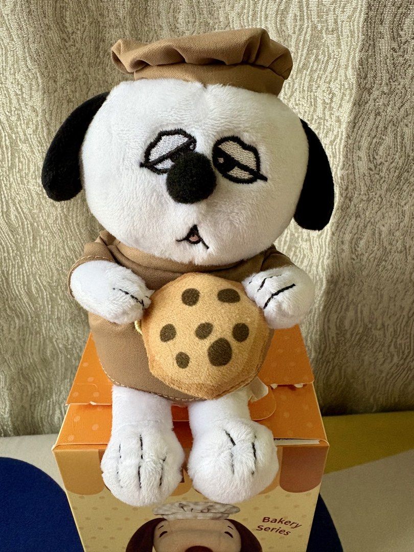 VIPO x Peanuts Snoopy Baking Series (Category: Plushies & Soft Toys) located in Manila. Submitted by champsey (Listing ID 1462772198, Image 1). Description: - VIPO x Peanuts Snoopy Plush Pendant : Bakery Series. - Features Snoopy Olaf dressed as a baker, holding a cookie. - Comes with its original box (opened box & foil) - Height about 16cm - Perfect for Peanuts fans and collectors. - Location: Manila - PM if interested. .