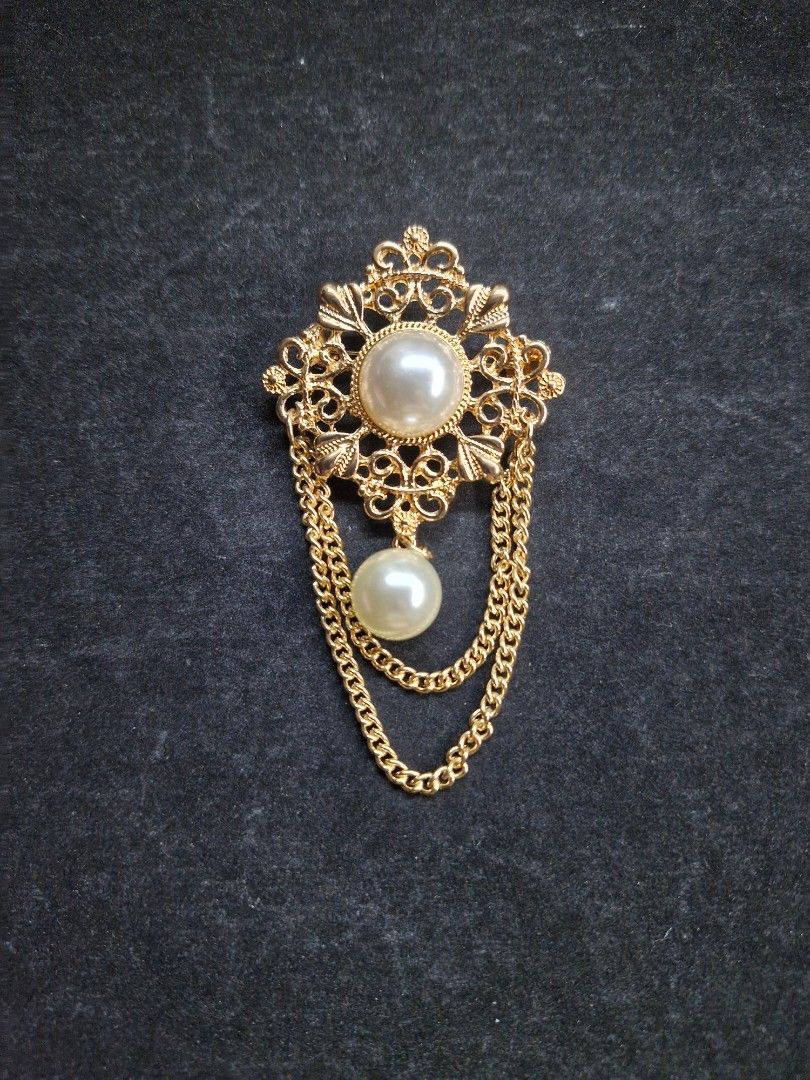 Pearl Crest w/ Tassel Brooch (Category: Brooches) located in Taguig. Submitted by mommaschoice (Listing ID 1462837969, Image 1). Description: Brand New Unisex use Adorned w/ Faux Pearl Ships nationwide.